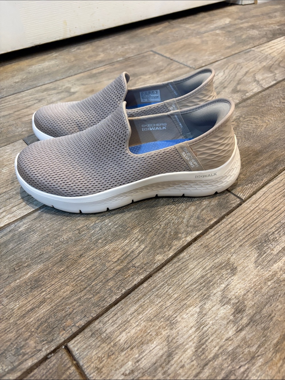 Skechers GOwalk Slip-On Mesh Sneakers in Taupe Gray Women’s size 8.5 wide